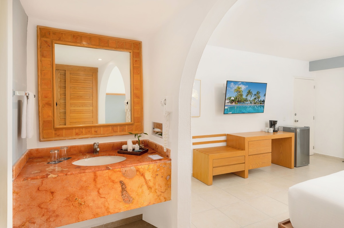 Habitación estándar con dos camas matrimoniales en Beachscape Kin Ha Villas & Suites (40 m², hasta 4 personas)