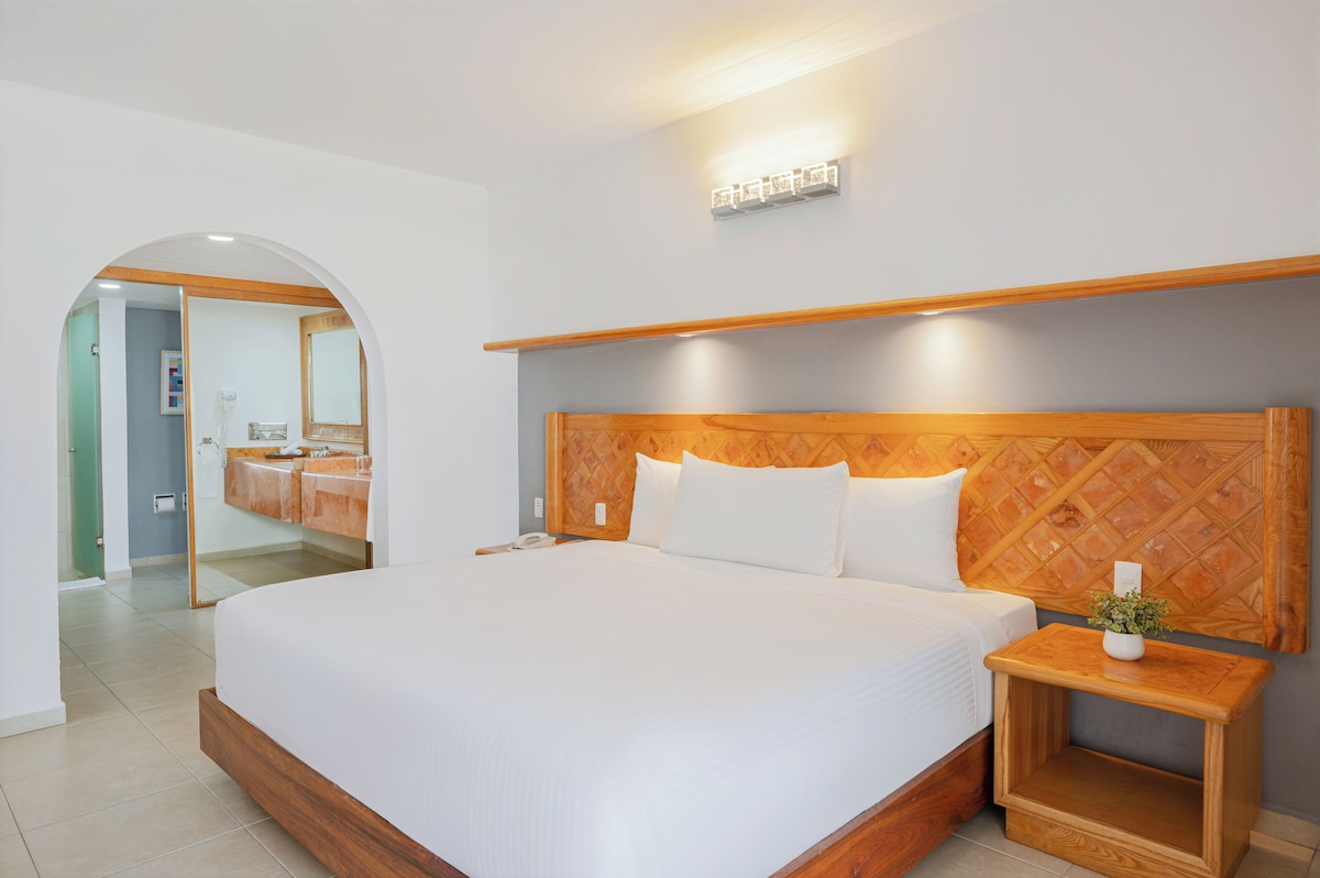 Recámara de las suites y villas con cocina de Beachscape Kin Ha Villas & Suites