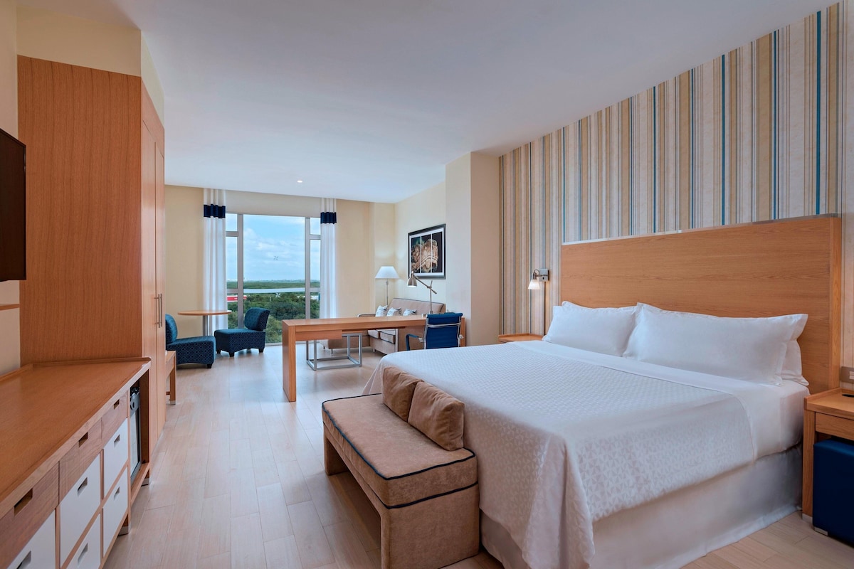 Habitación tradicional con cama king en Four Points by Sheraton Cancún Centro (hasta 3 personas)