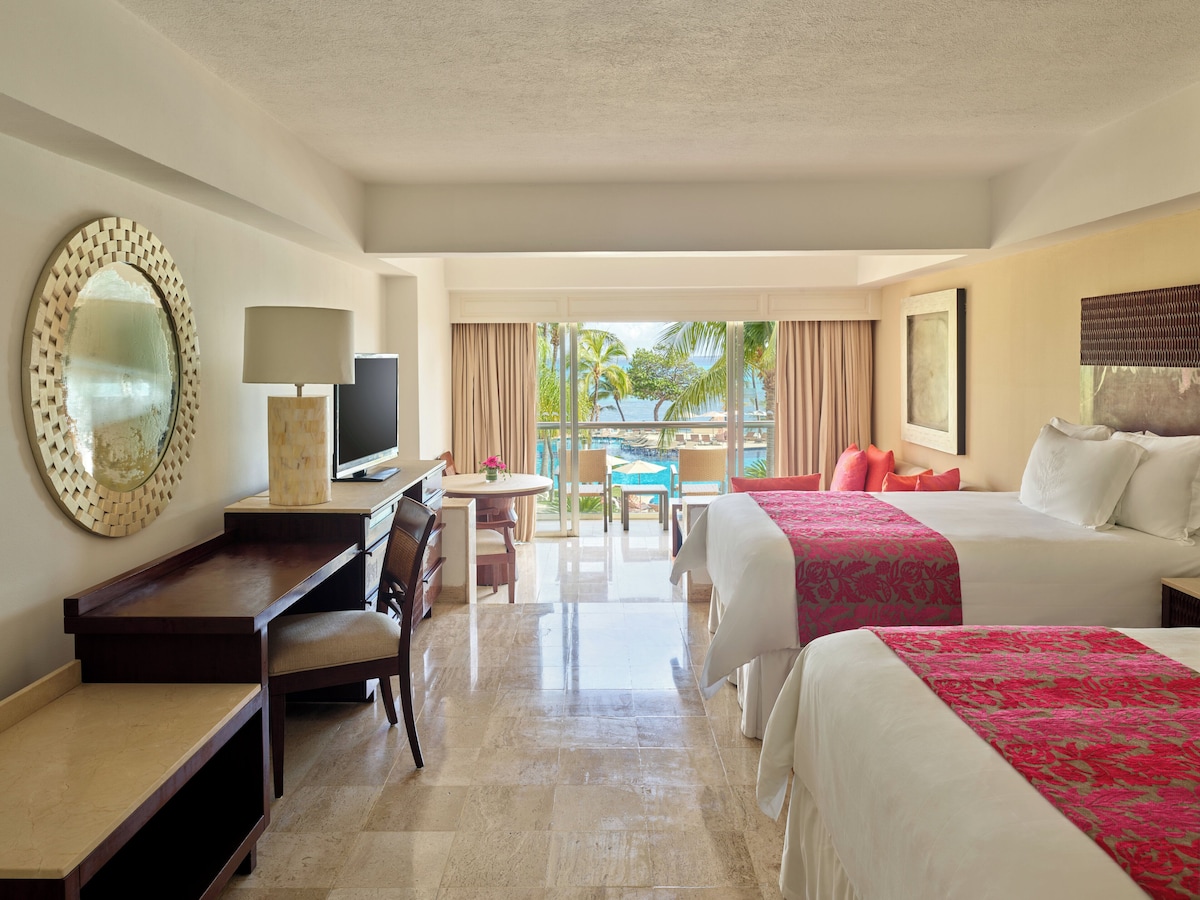 Recámara de la Ocean Front Two Bedroom Family & Friends Suite en Grand Fiesta Americana Coral Beach Cancún (hasta 6 personas)