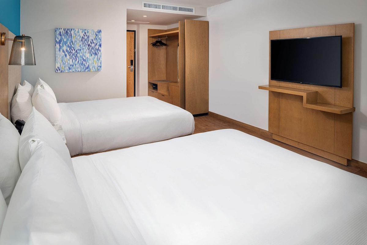 Habitación con 2 camas queen en Hilton Garden Inn Cancún Airport (hasta 4 personas)