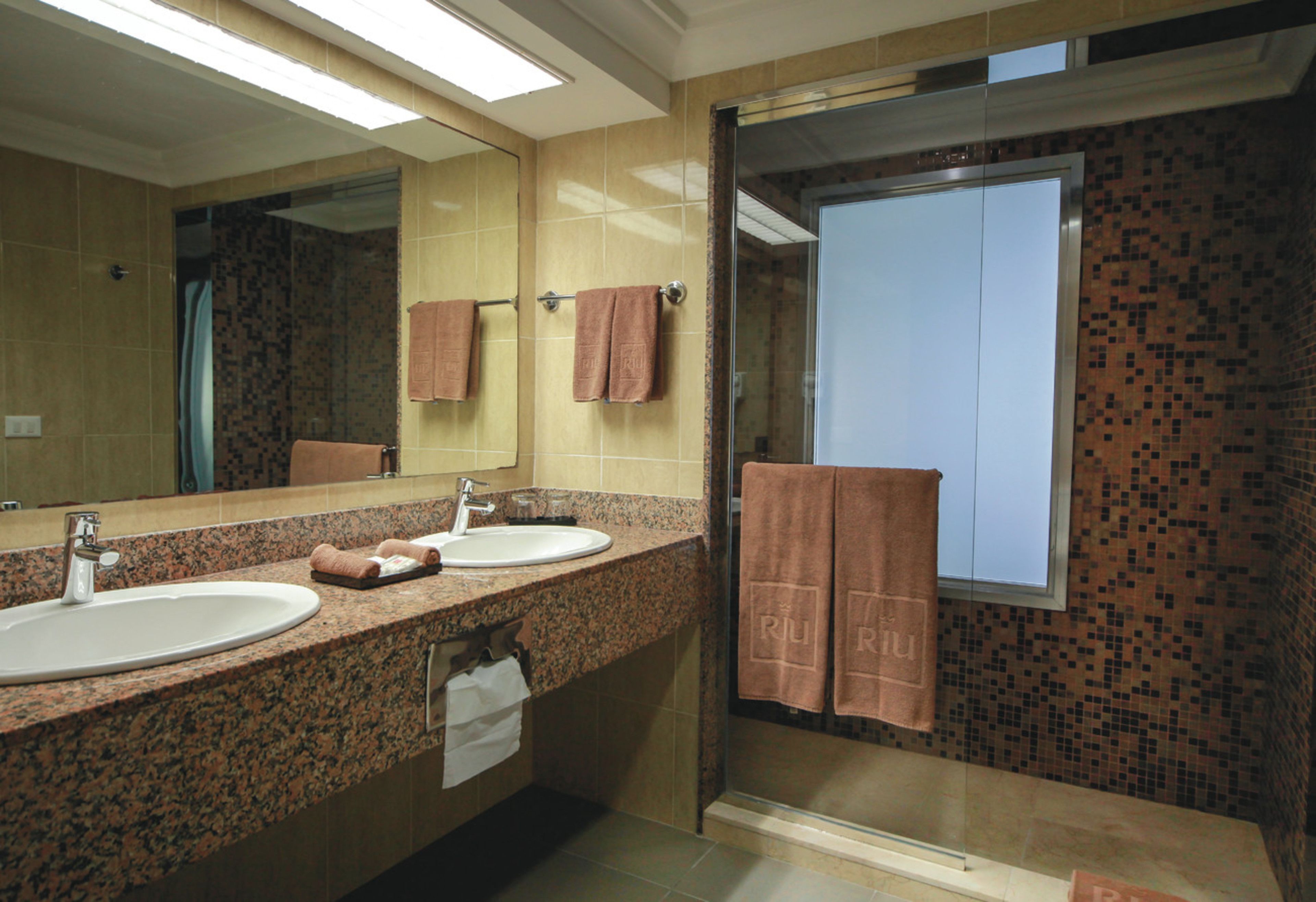 Bathroom 02 de Hotel Riu Cancun - Adults Only - All Inclusive
