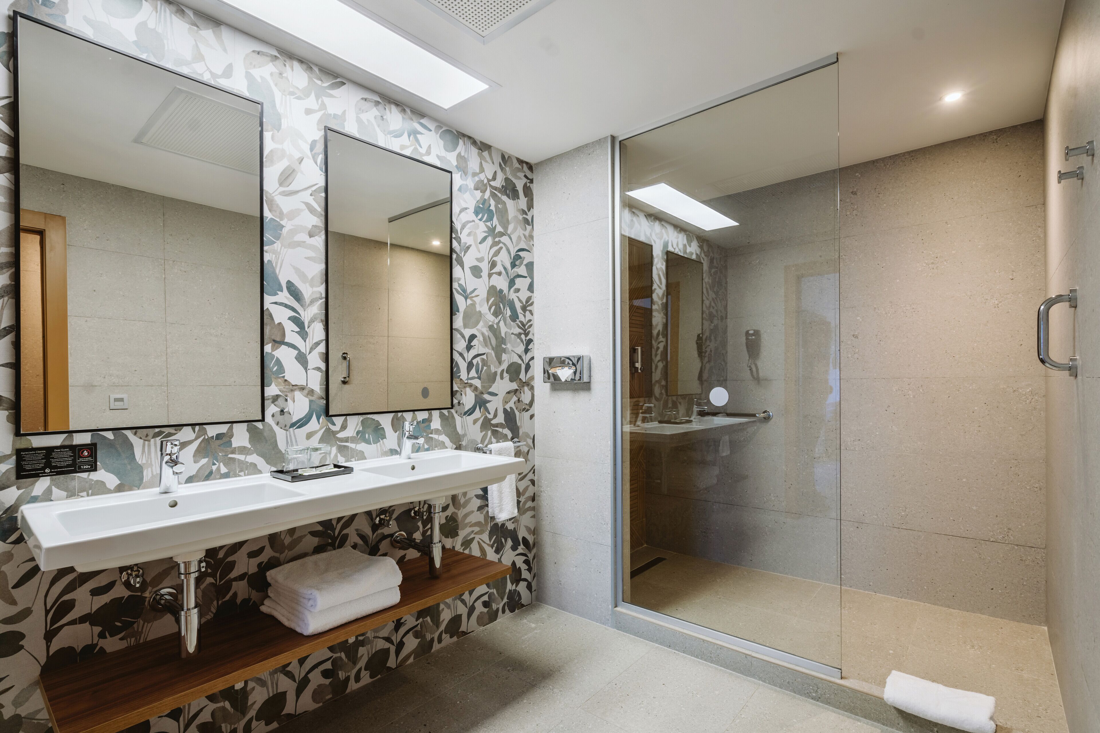 Bathroom Shower E6dc4609 de Hotel Riu Latino - Adults Only - All Inclusive