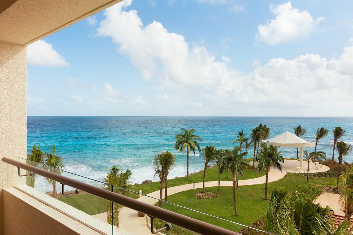 Vista desde la habitación Club con dos camas dobles frente al mar en Hyatt Ziva Cancún (hasta 4 personas)
