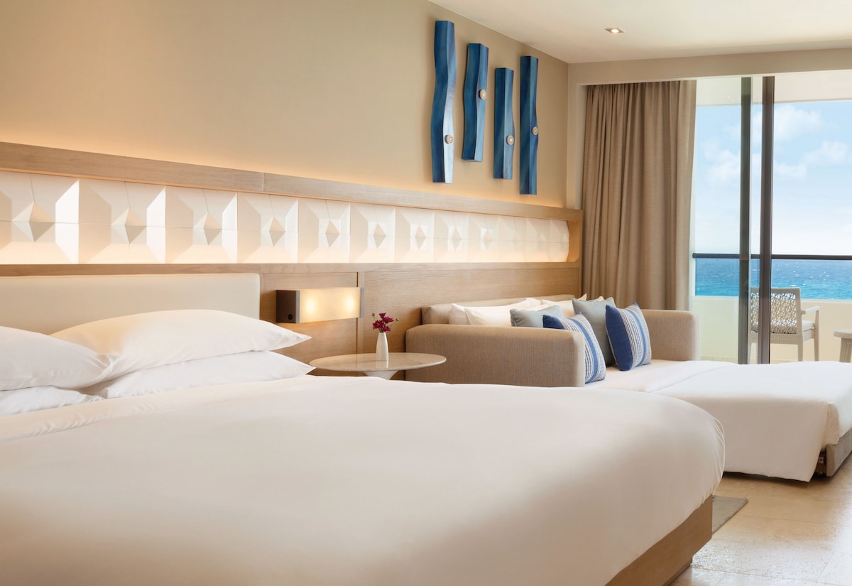 Habitación doble con dos camas dobles frente al mar en Hyatt Ziva Cancún (hasta 4 personas)