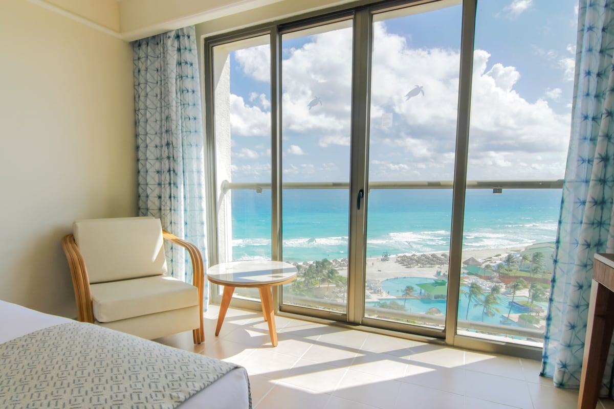 Premium Room con vista al mar y balcón en Iberostar Selection Cancún (hasta 4 personas)