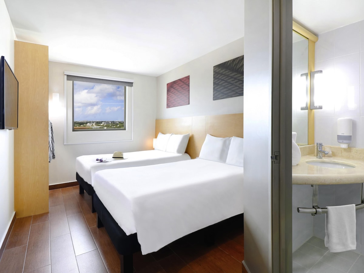Habitación doble con dos camas individuales en ibis Cancún Centro (hasta 4 personas)