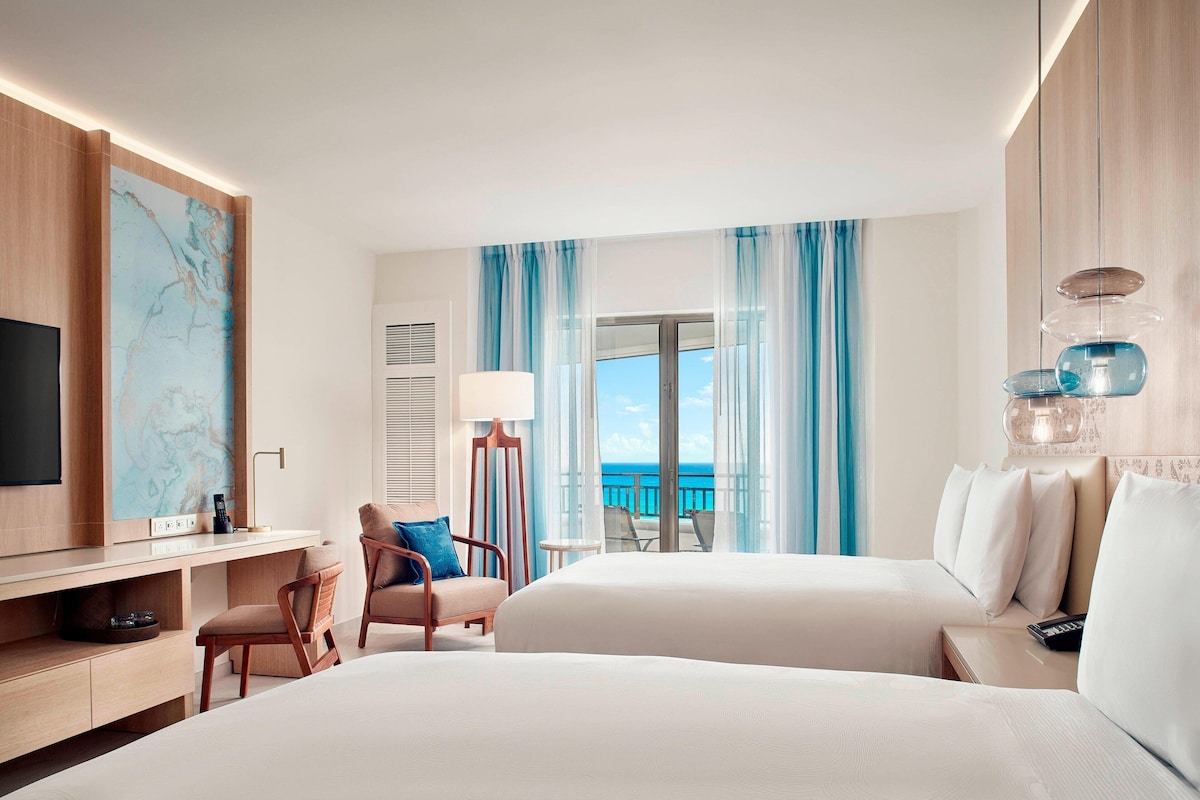 Habitación Deluxe con dos camas dobles, balcón y vista al mar en JW Marriott Cancún (hasta 4 personas)