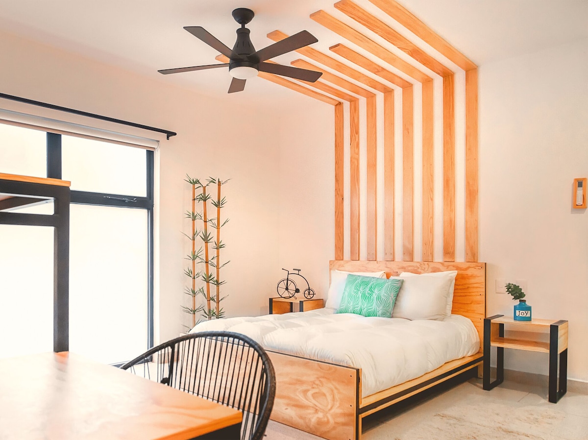 Habitación doble deluxe con cama matrimonial en Nomads Hotel & Rooftop Pool (hasta 2 personas)