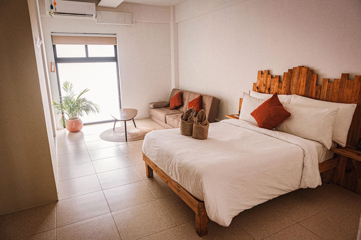 Habitación doble estándar con cama matrimonial en Nomads Hotel & Rooftop Pool (hasta 2 personas)