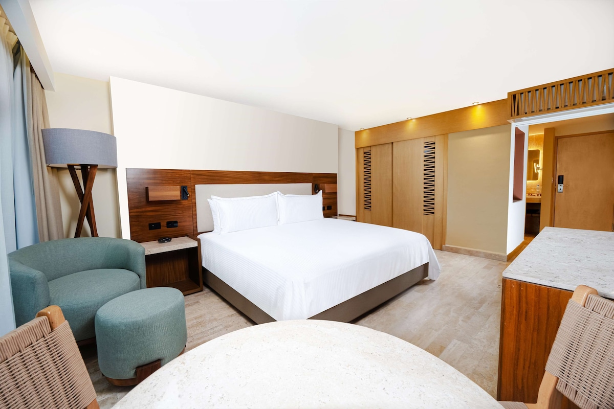 Habitación Standard con cama king y escritorio en Oh! Cancun The Urban Oasis (hasta 3 personas)