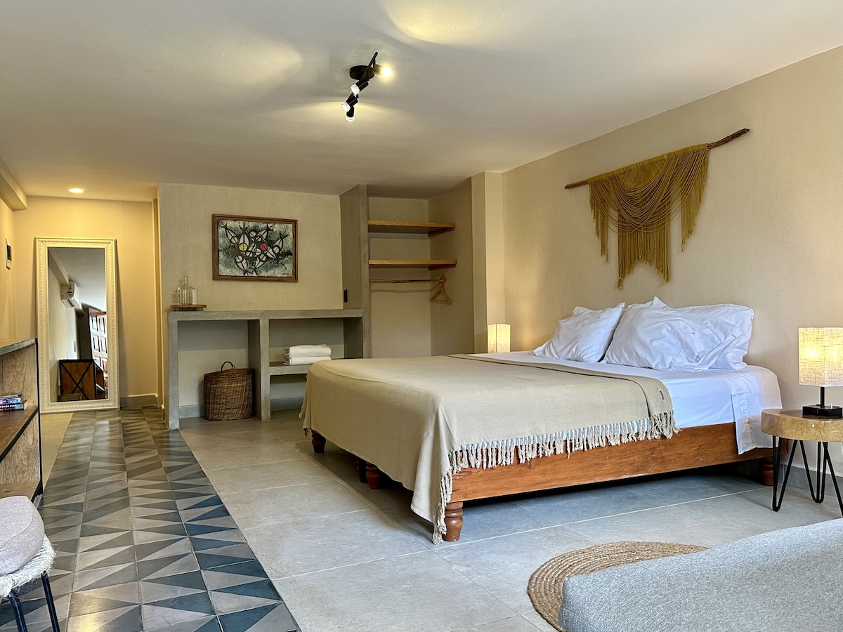 Deluxe Studio Suite con cama king y futón en Pachamaya Cancún (hasta 3 personas)