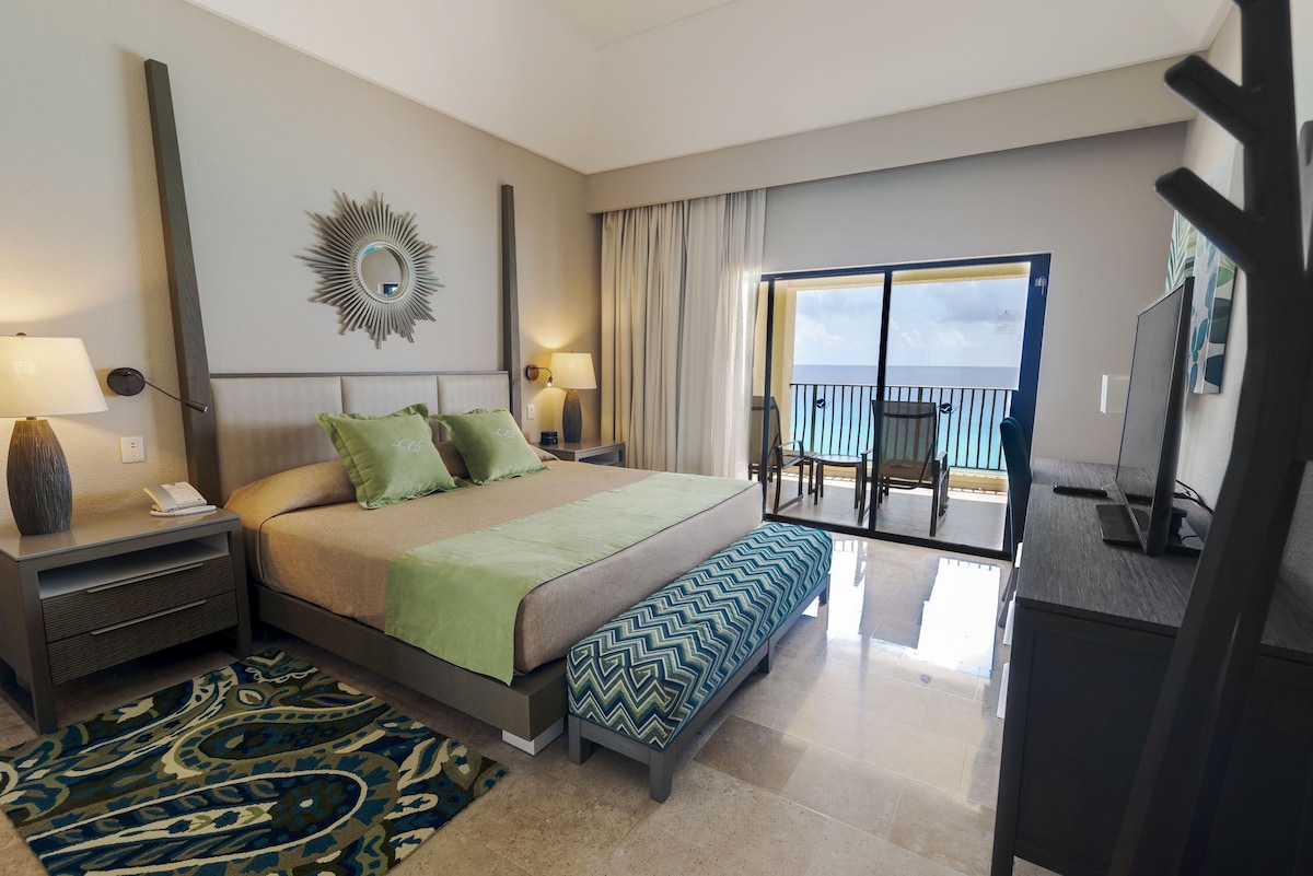 Recámara de la suite de 1 recámara frente a la playa en The Royal Sands Cancún (hasta 4 personas)